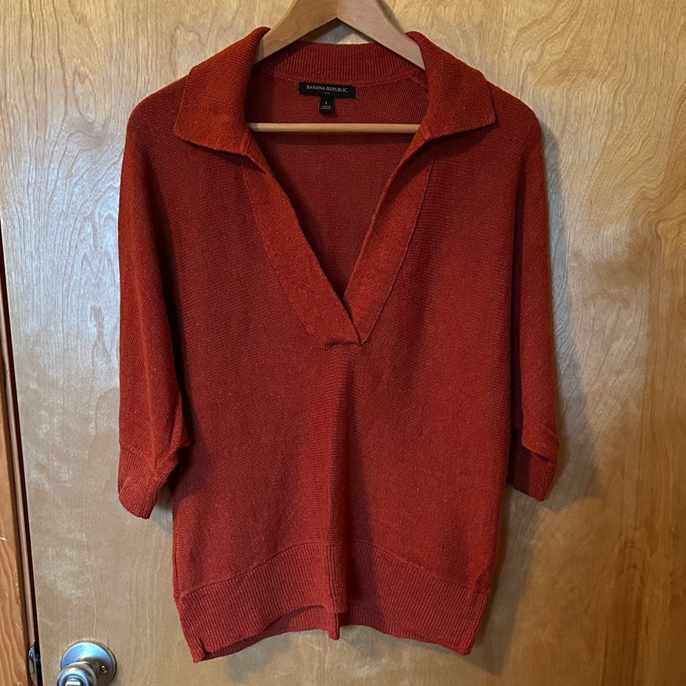 Banana Republic Women's V-Neck Sweater in Rust